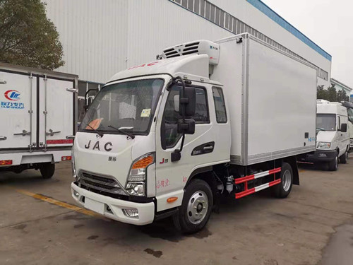 江淮排半3.3米柴油冷藏车