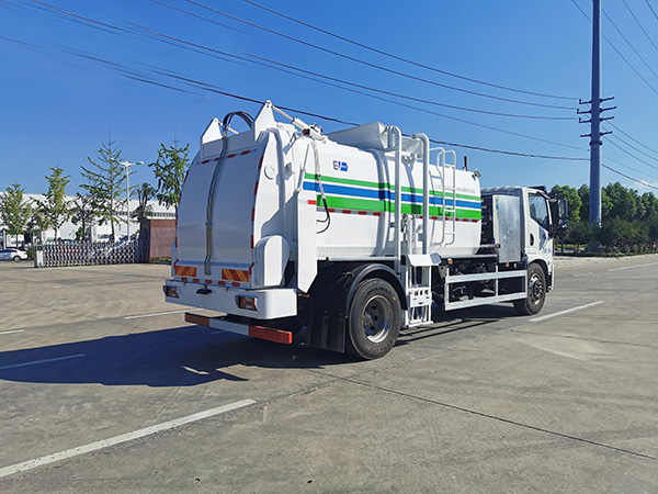上汽跃进18吨纯电动餐厨垃圾车
