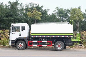 东风多利卡D9洒水车