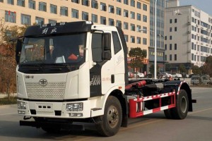 一汽解放J6L钩臂垃圾车