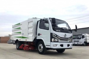 东风小多利卡扫路车