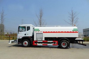 东风多利卡D9路面清洗车