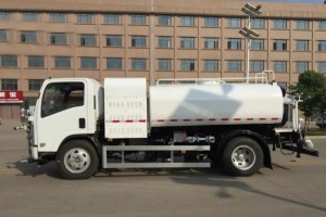 庆铃纯电动5方洒水车