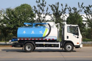大运吸粪车