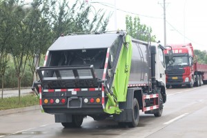 福田瑞沃6方压缩式垃圾车