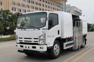 庆铃纯电动护栏清洗车