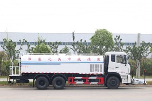 东风天龙路面清洗车